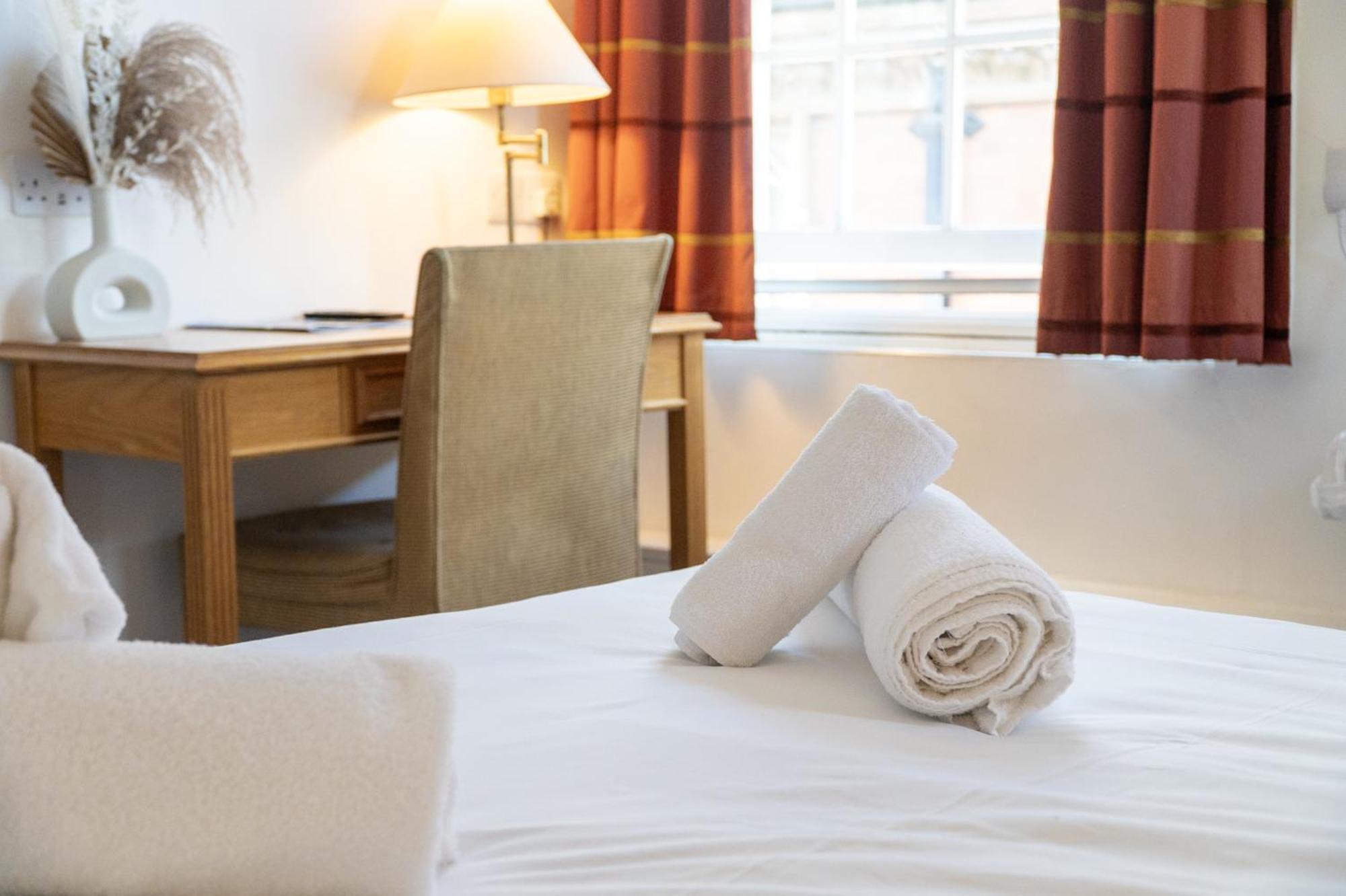 The Red Lion Hotel Spalding Room photo